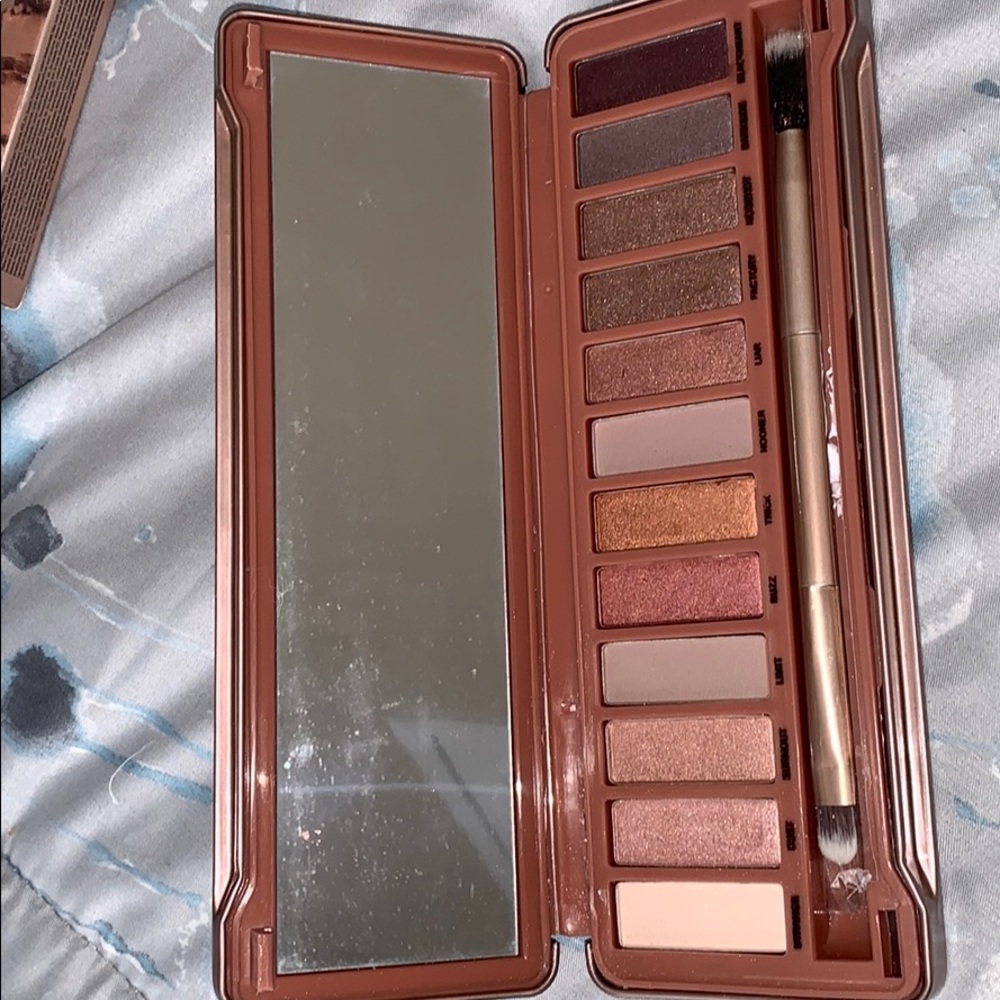Makeup - Picture 3 of 3
